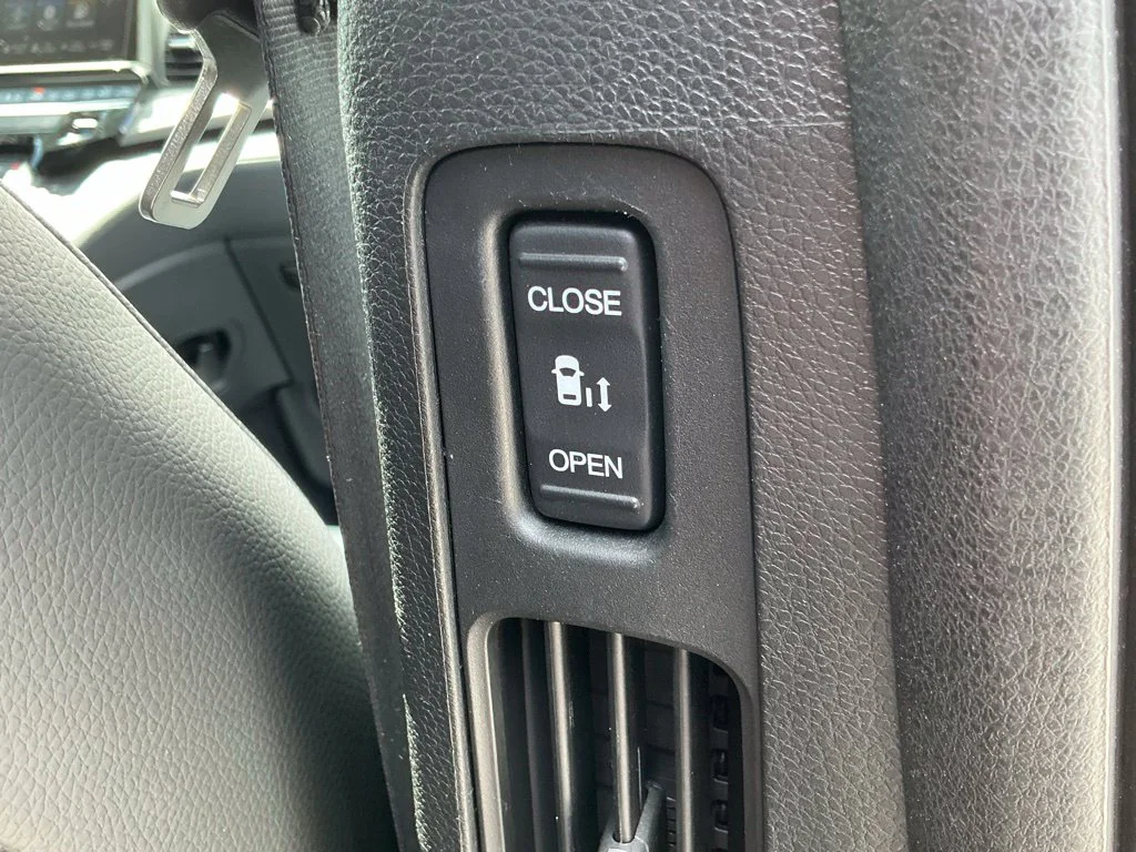 Used 2025  Honda EX-L image 22