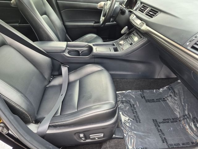 Used 2016 Black Lexus 200h image 23