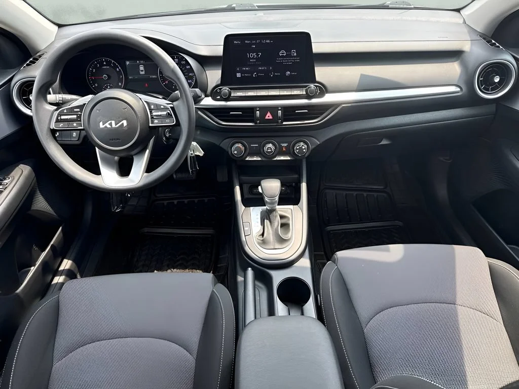 Used 2024  Kia LXS image 11