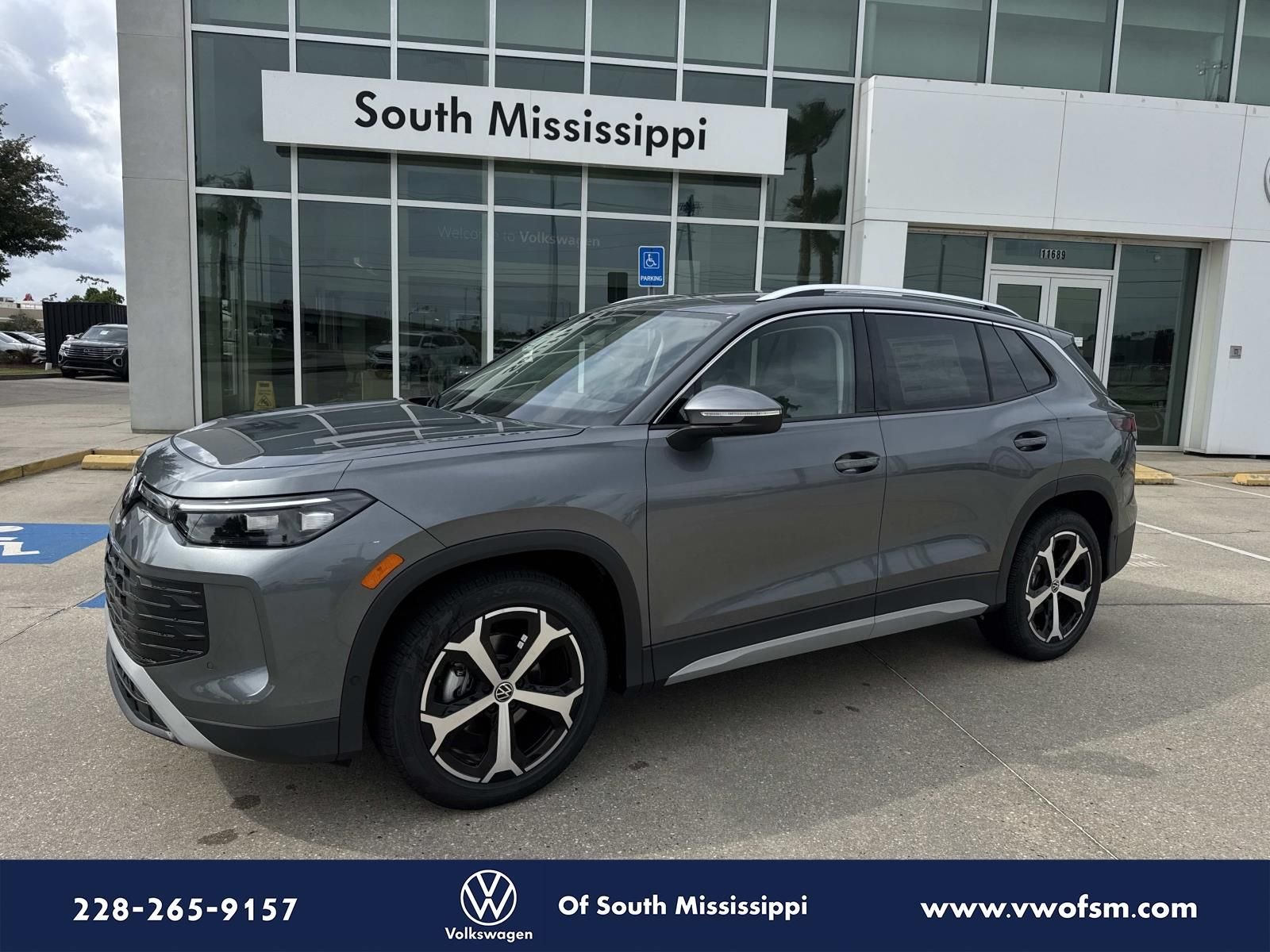 2026 Volkswagen Tiguan 2.0T SE's photo