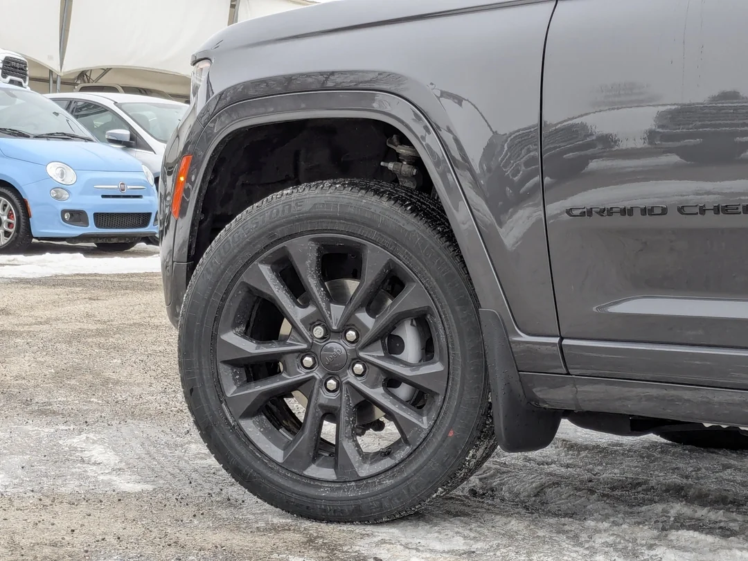New 2026 Grey Jeep Limited Reserve - - 4x4 - Pano Sunroof - Nappa Lthr - Vent Seats - Tow Pkg - Remote Start & More! image 11