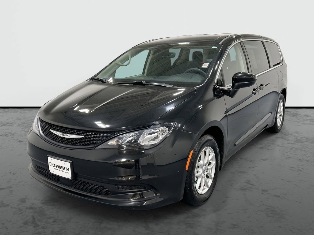 2023 Chrysler Voyager LX's photo