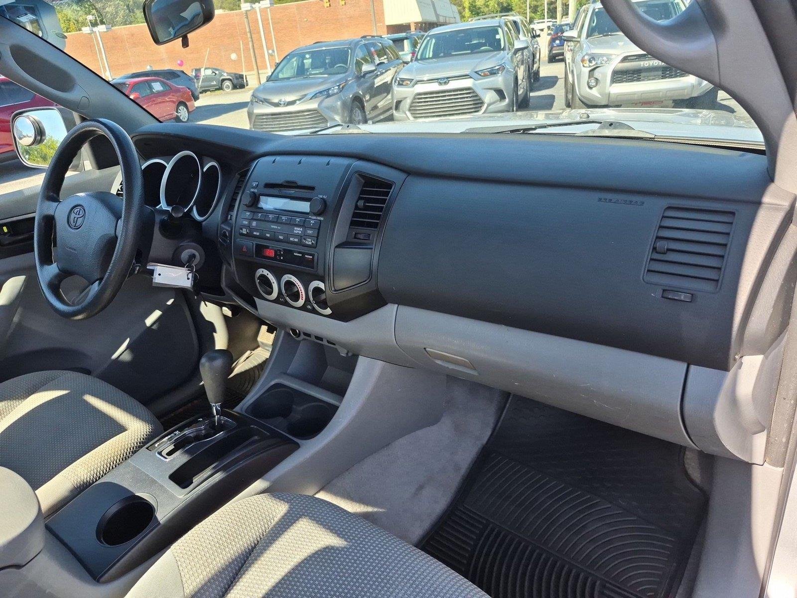 Used 2011  TOYOTA REGCAB image 29