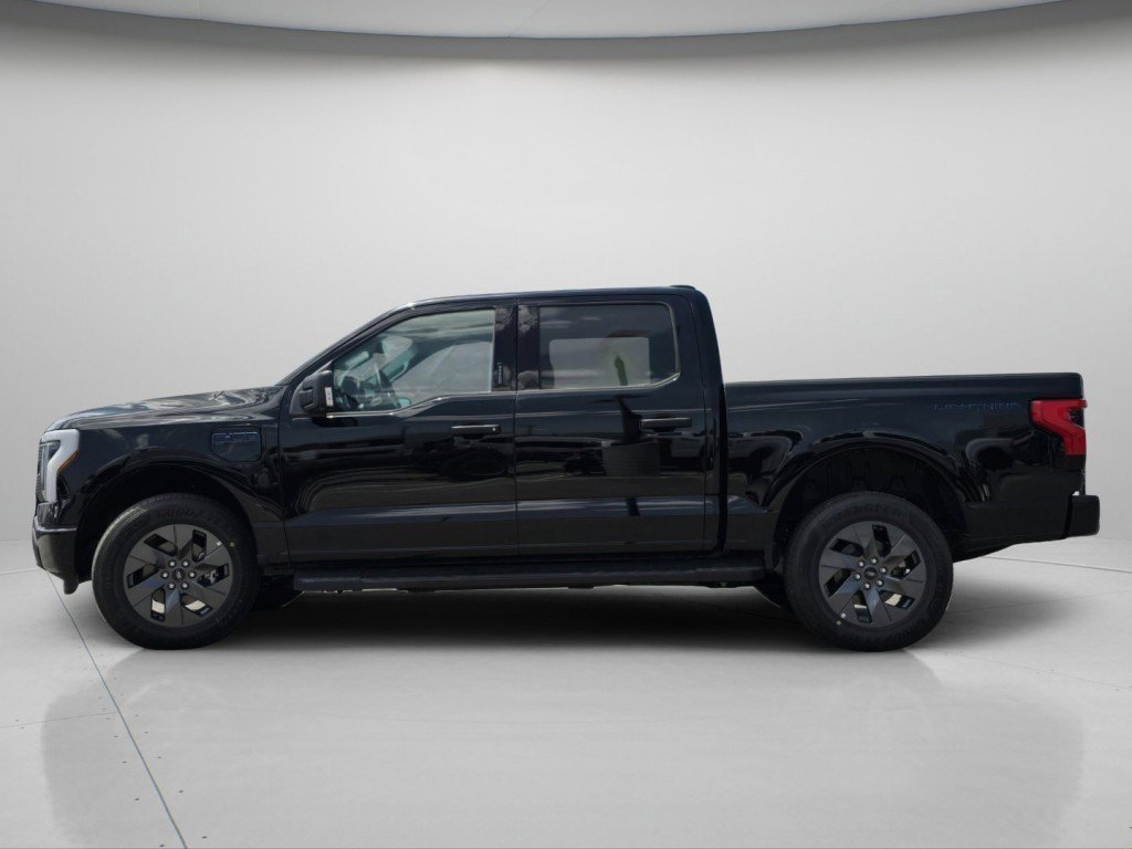 New 2024 Agate Black Metallic Ford XLT image 17