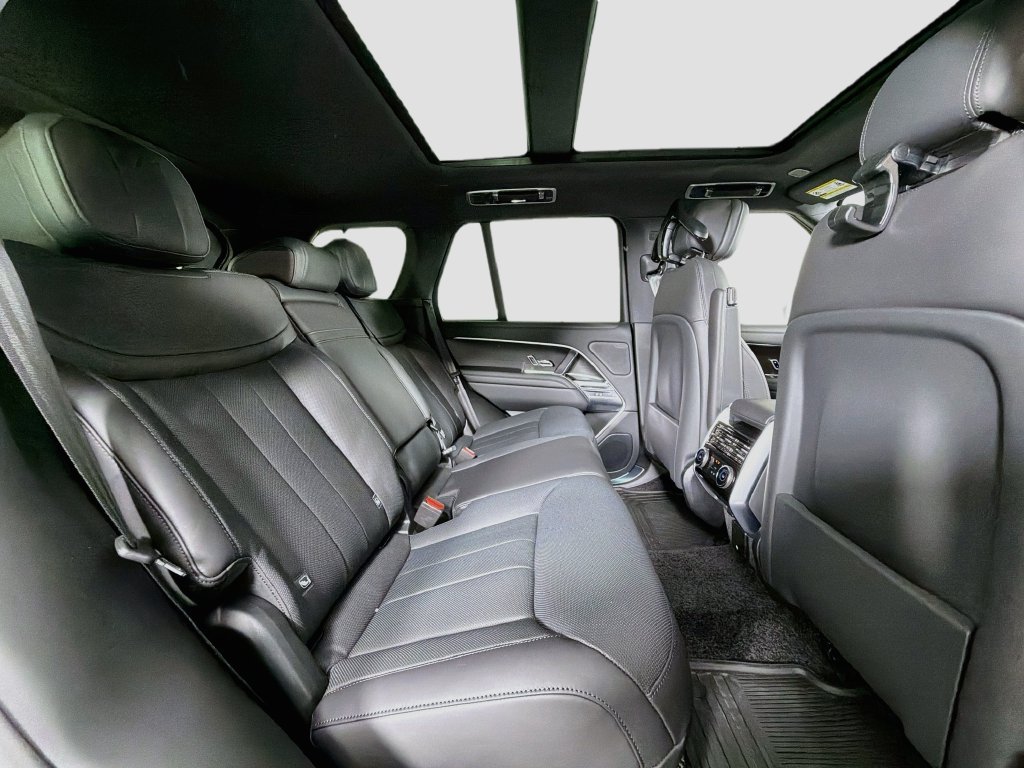 New 2027 Santorini Black Land Rover SE image 29