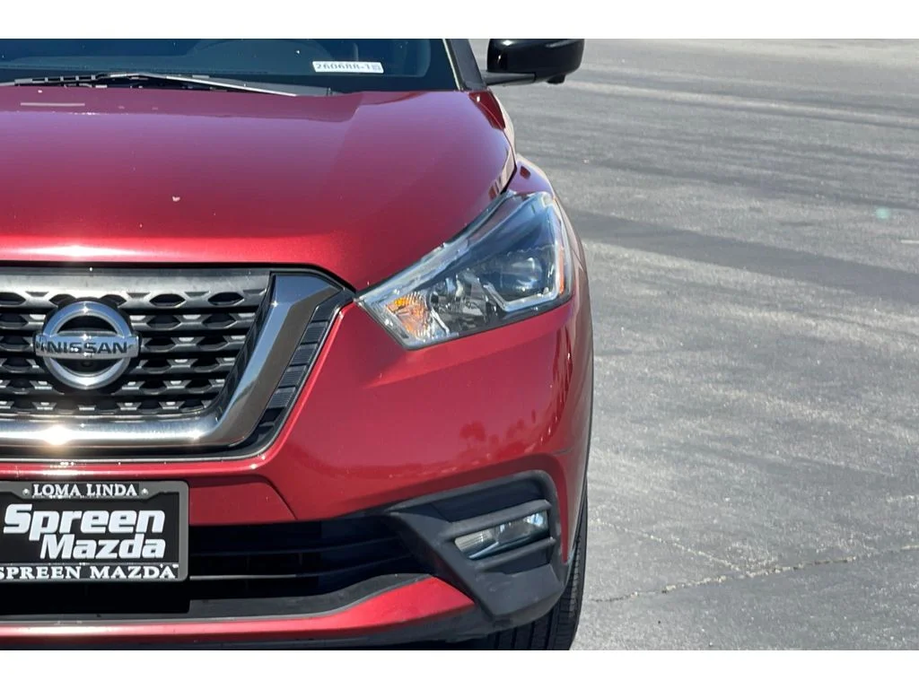 Used 2018 Cayenne Red/Super Black Nissan SR image 19