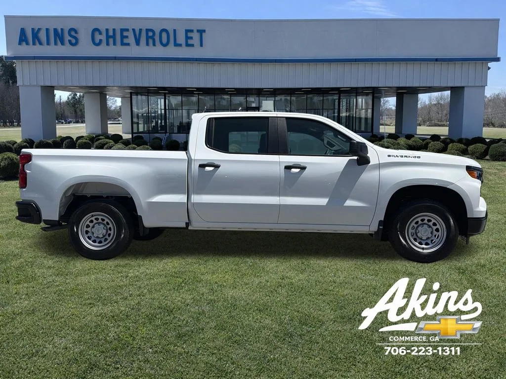 New 2026 Summit White Chevrolet WT image 4
