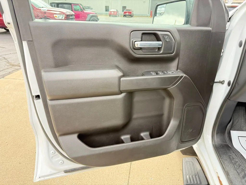 Used 2022  Chevrolet Custom image 22