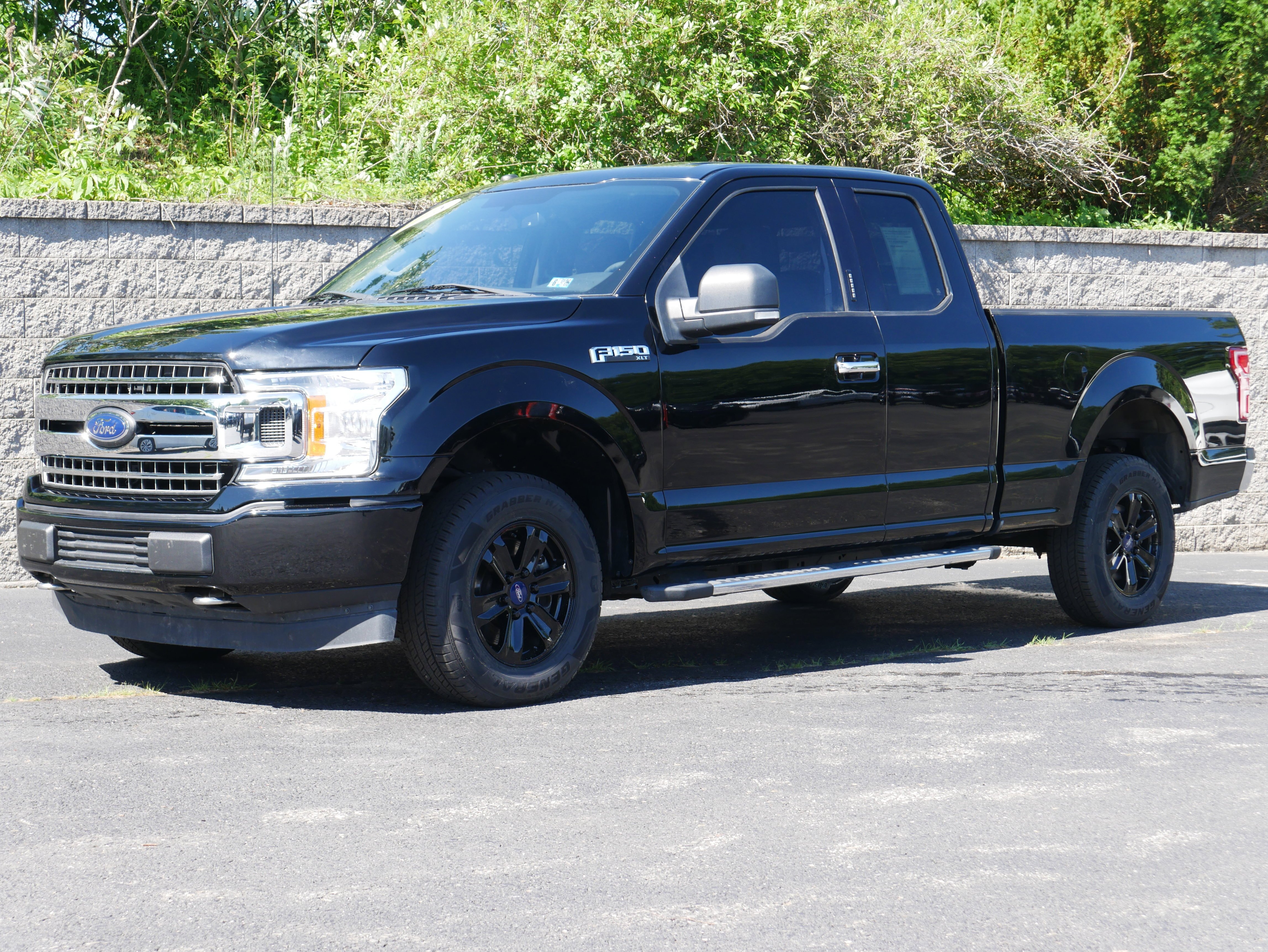 Used 2018 Wht Ford XL image 1