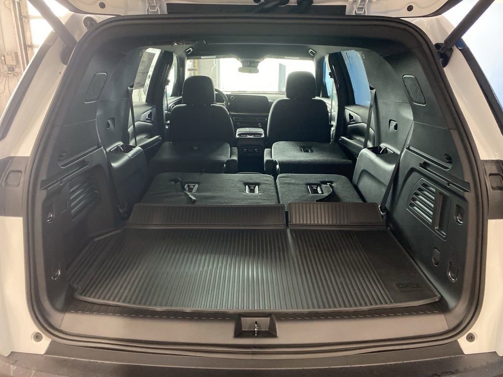 New 2026 Summit White Chevrolet LT image 21