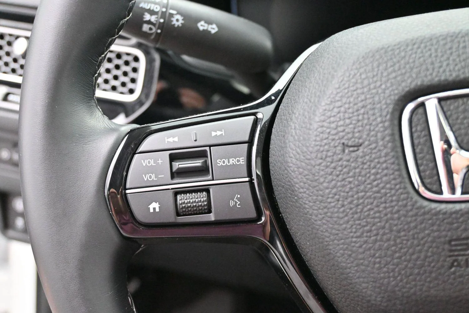 Used 2022 Platinum White Pearl Honda EX image 17