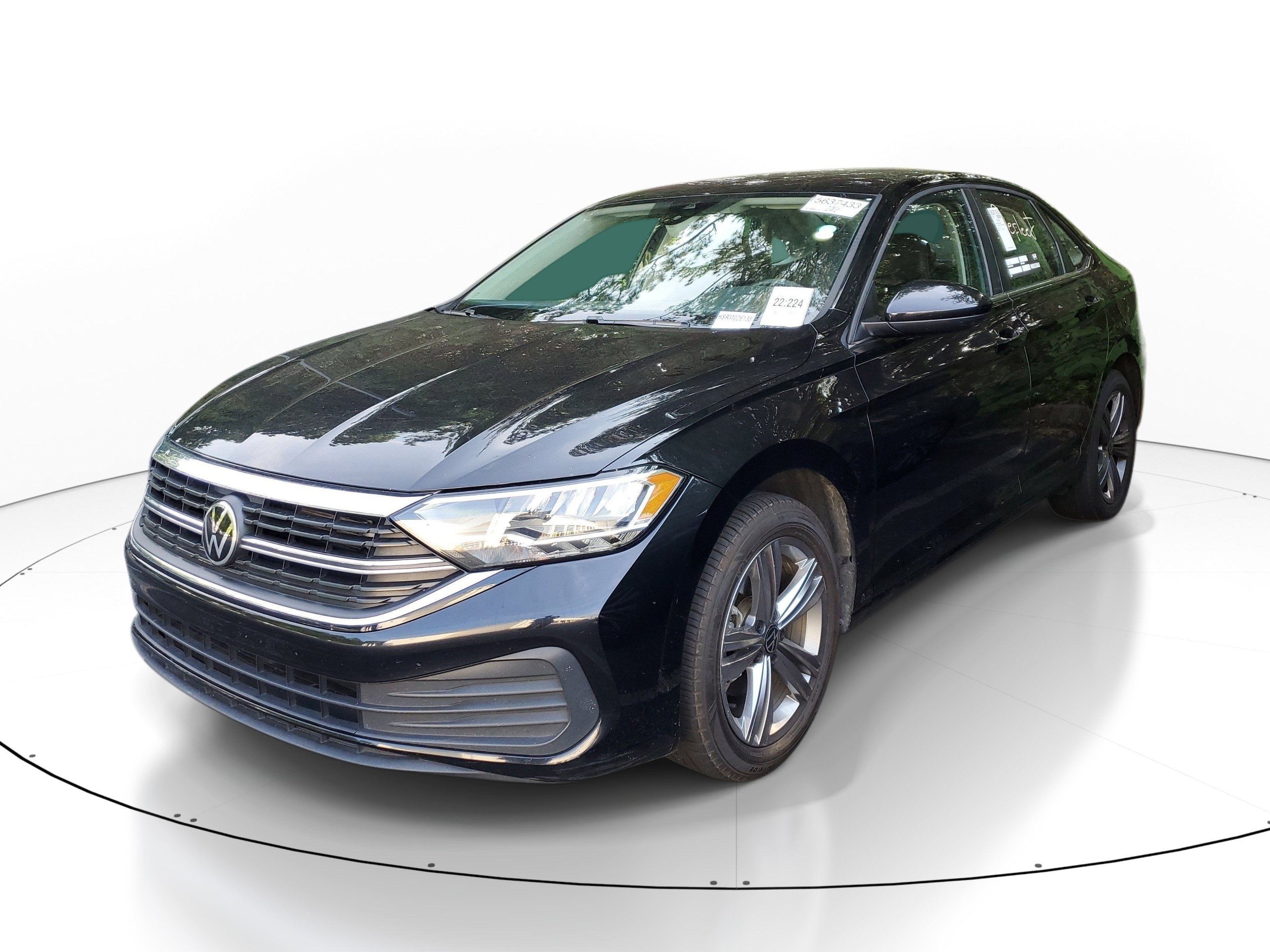 Used 2024  Volkswagen SE image 2