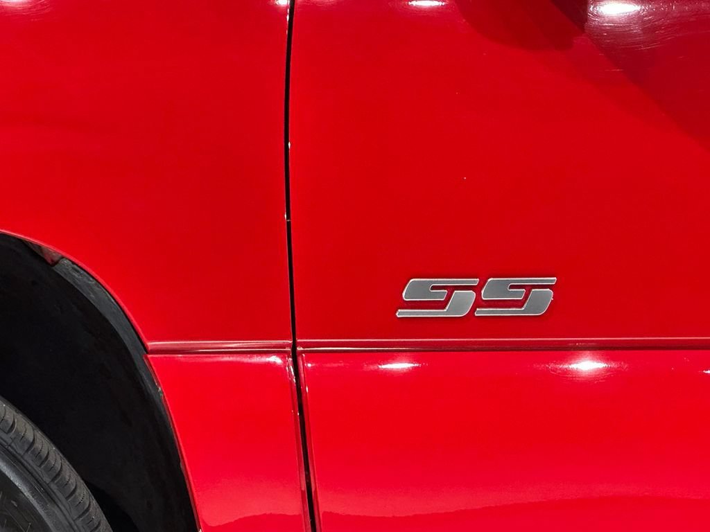 Used 2004 Victory Red Chevrolet NA image 15