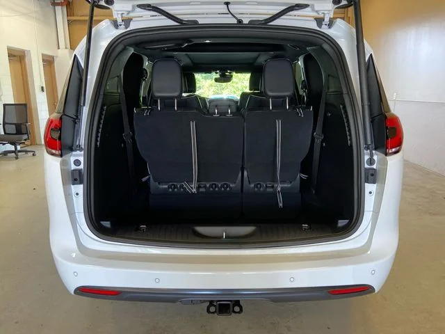 New 2026 White Chrysler Limited image 19