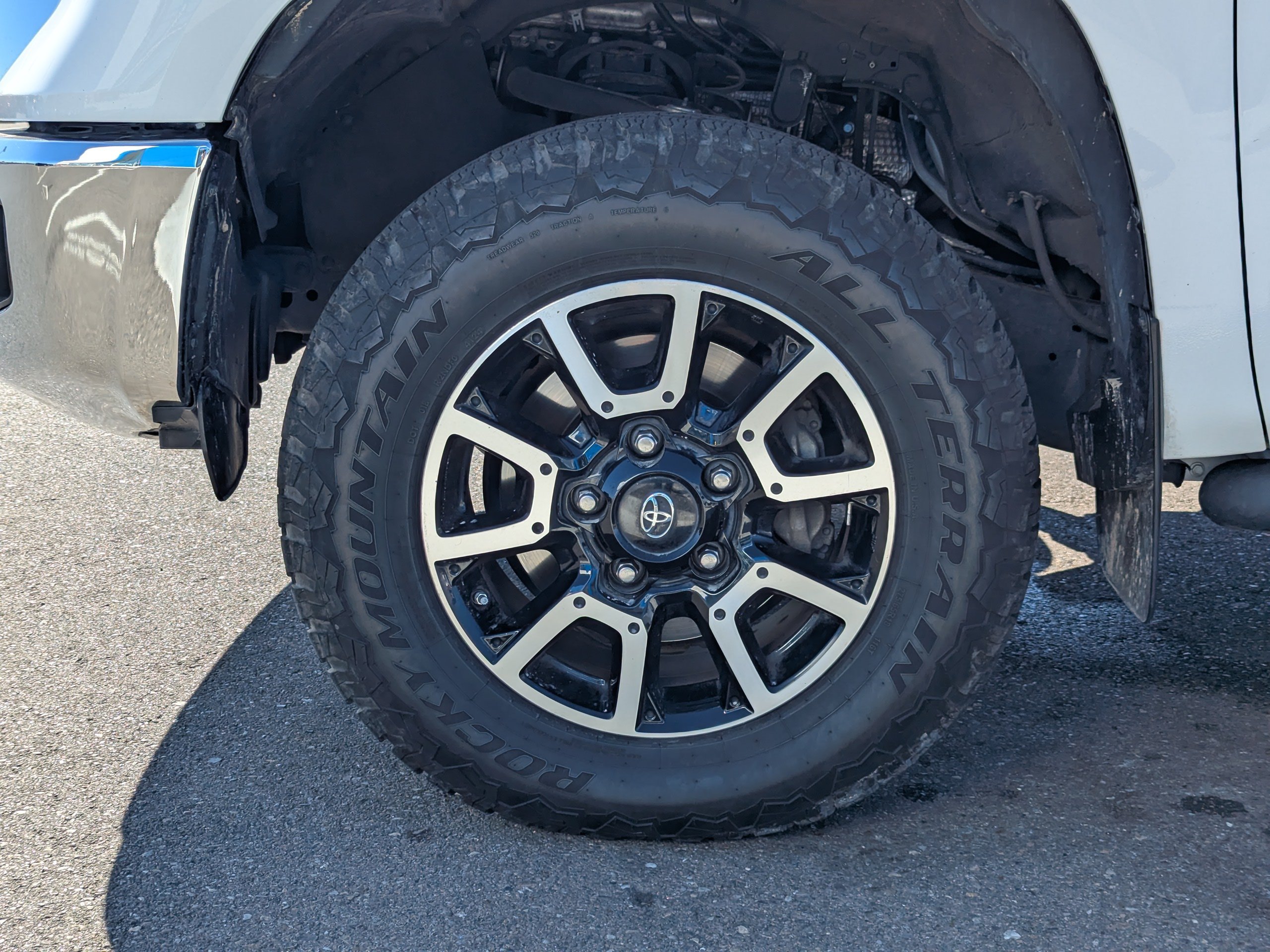 Used 2018 White Toyota SR5 image 46