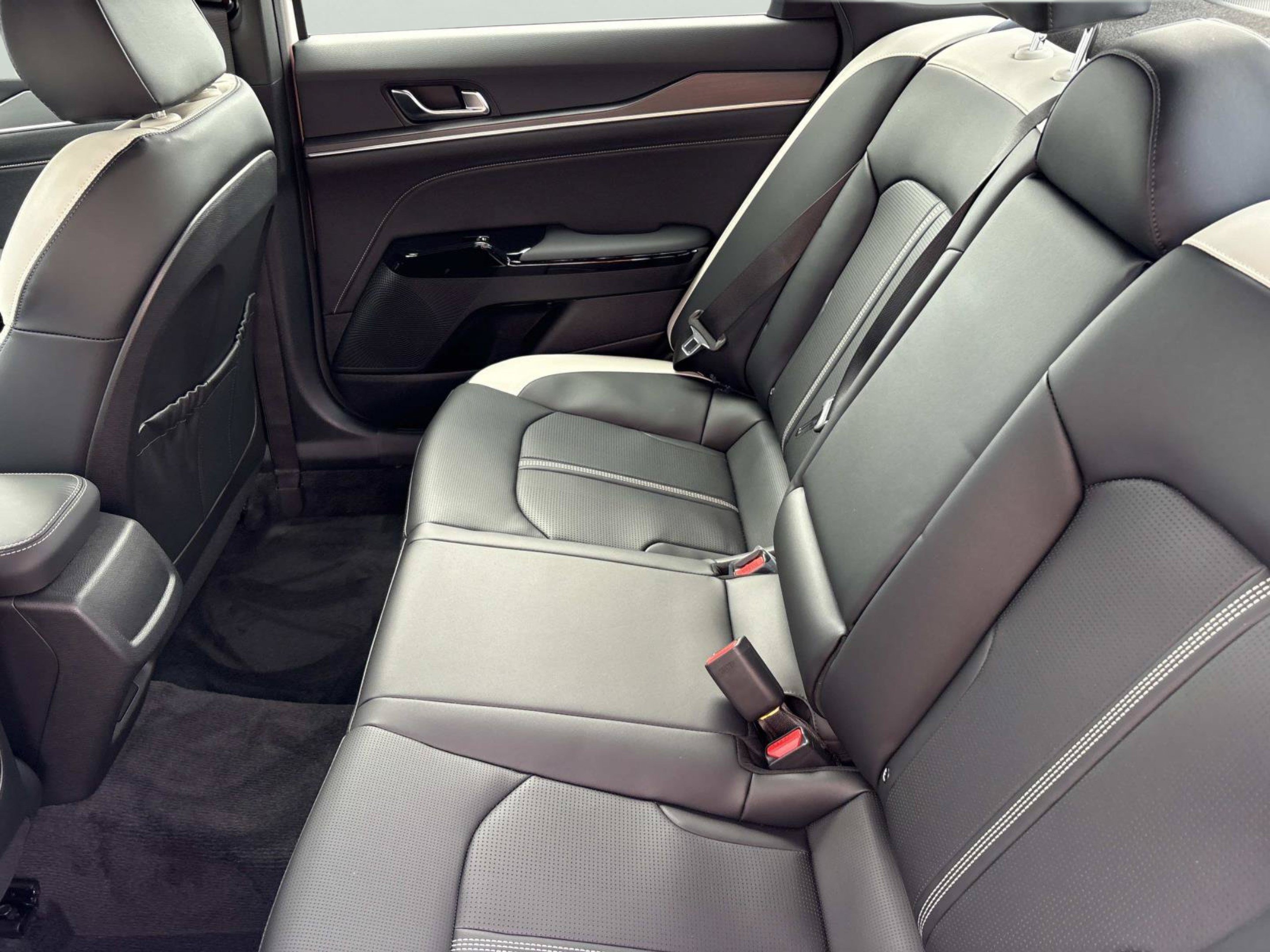 New 2027 Snow White Pearl Kia GT-Line image 13