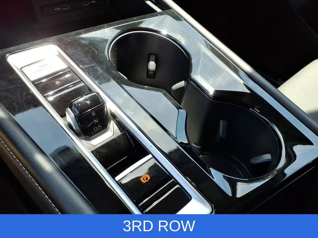 Used 2024  Volkswagen 2.0T SE w/Technology image 7
