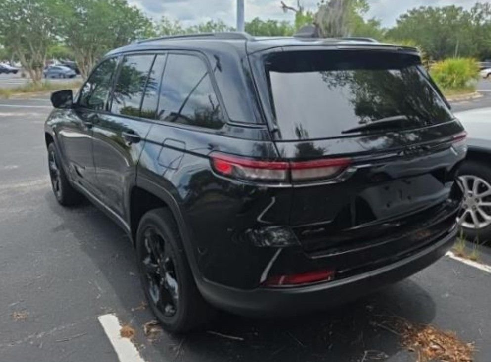 Used 2023 Black Jeep Altitude X image 4