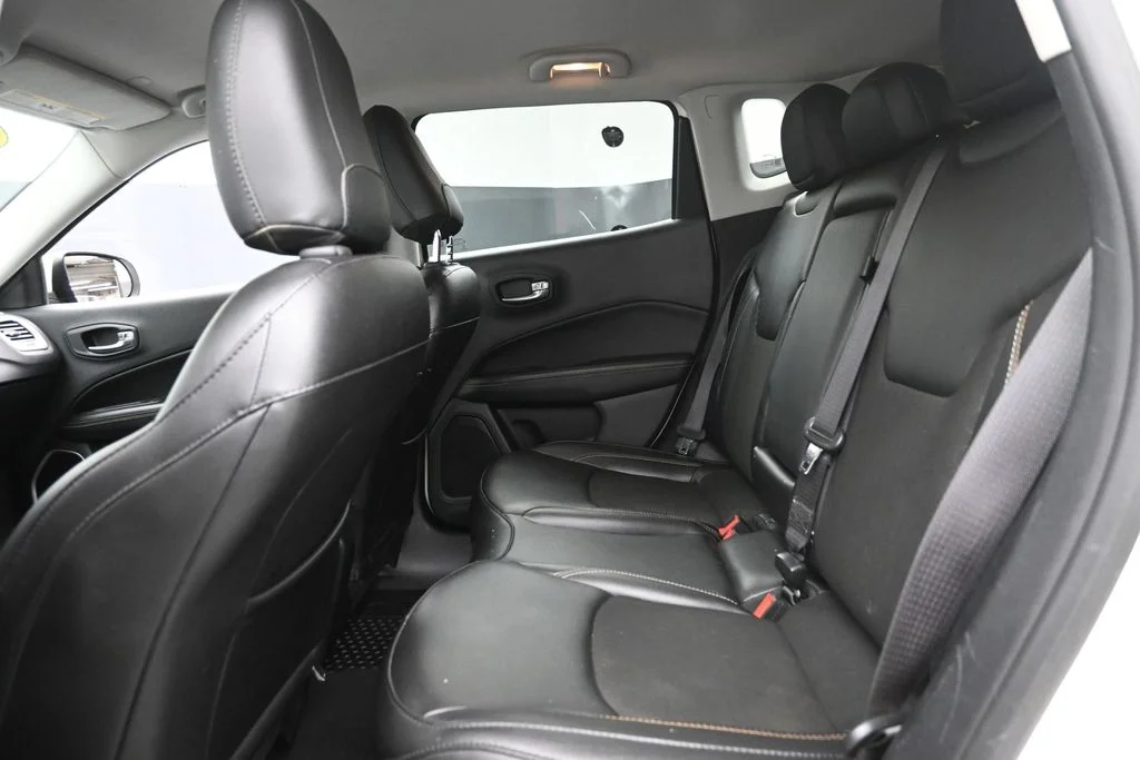 Used 2020 White Jeep Latitude image 12