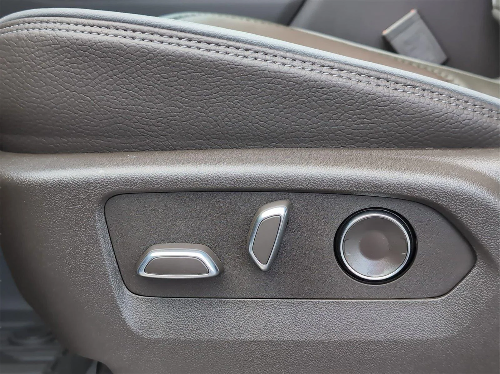 New 2026 Glacier White Tricoat GMC Denali image 27