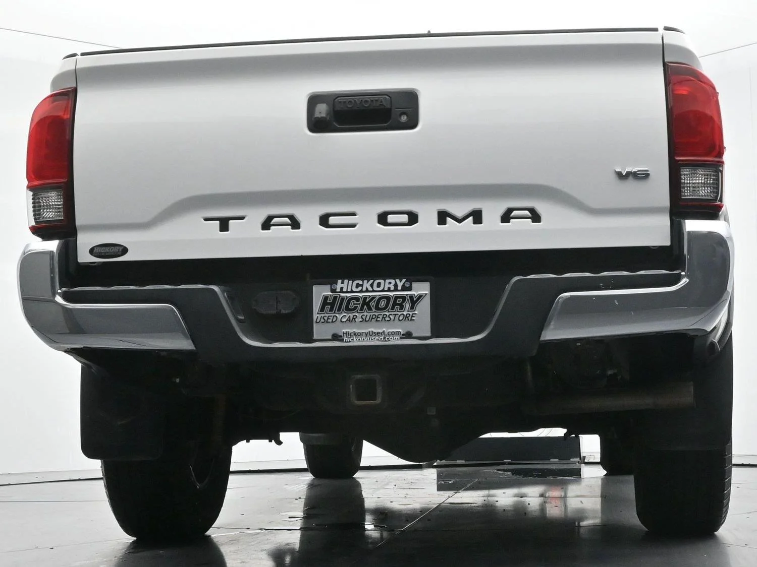 Used 2018 Super White Toyota TRD Off Road image 47