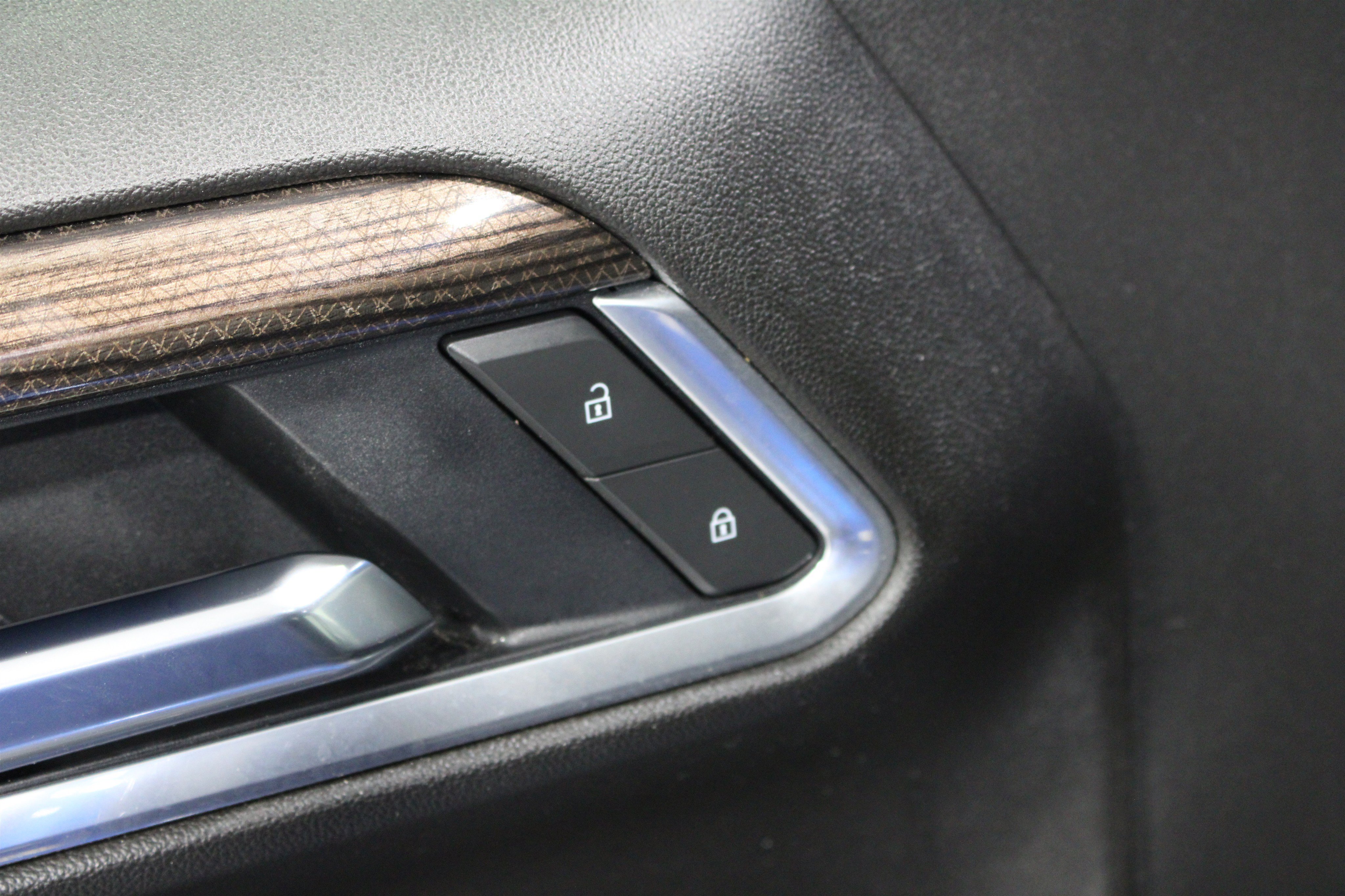 Used 2025 Riptide Blue Metallic Chevrolet LT image 8