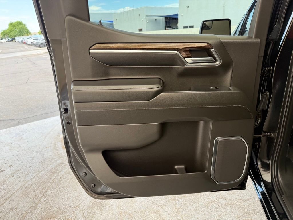 Used 2024 Onyx Black GMC Elevation image 22