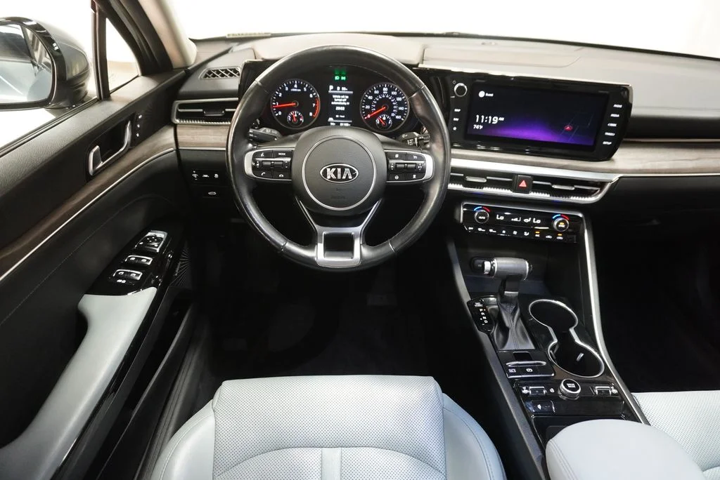 Used 2021 Everlasting Silver Kia EX image 28