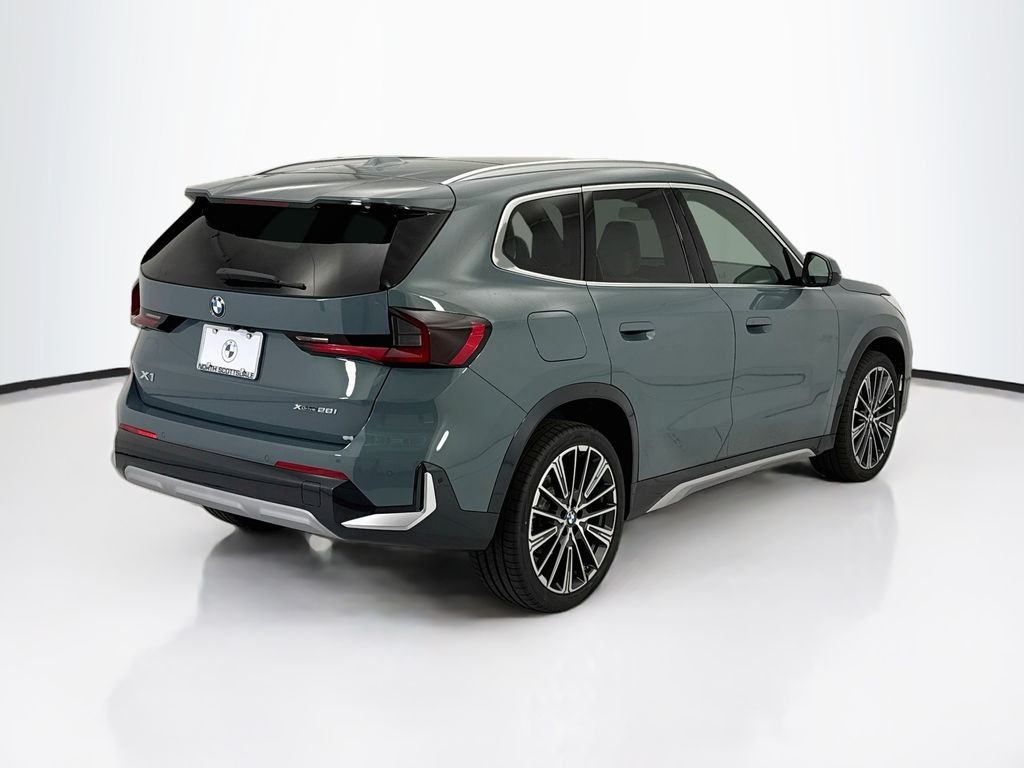 New 2026 Green Metallic BMW xDrive28i image 5