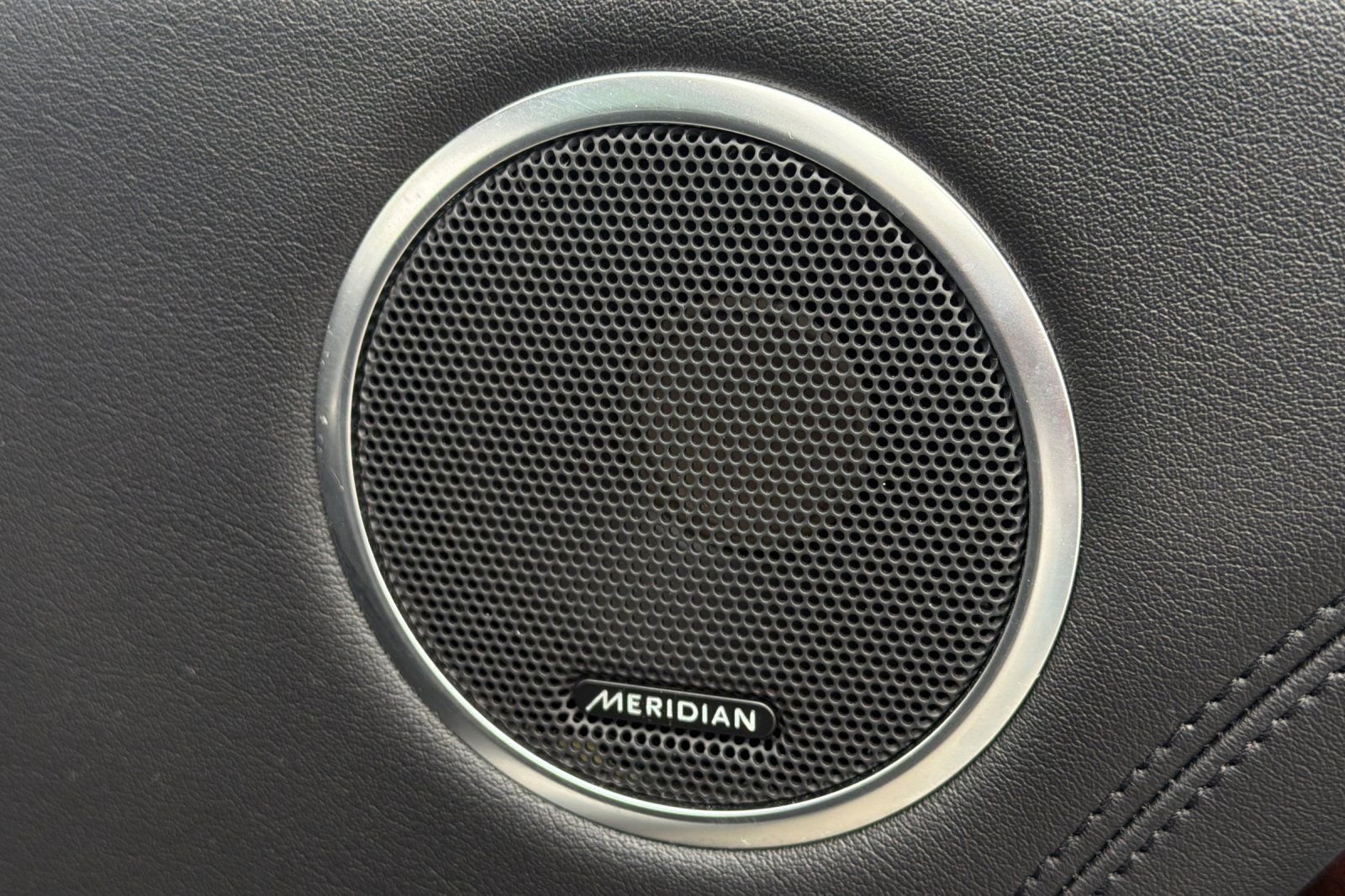 Used 2020  Land Rover SWB image 22
