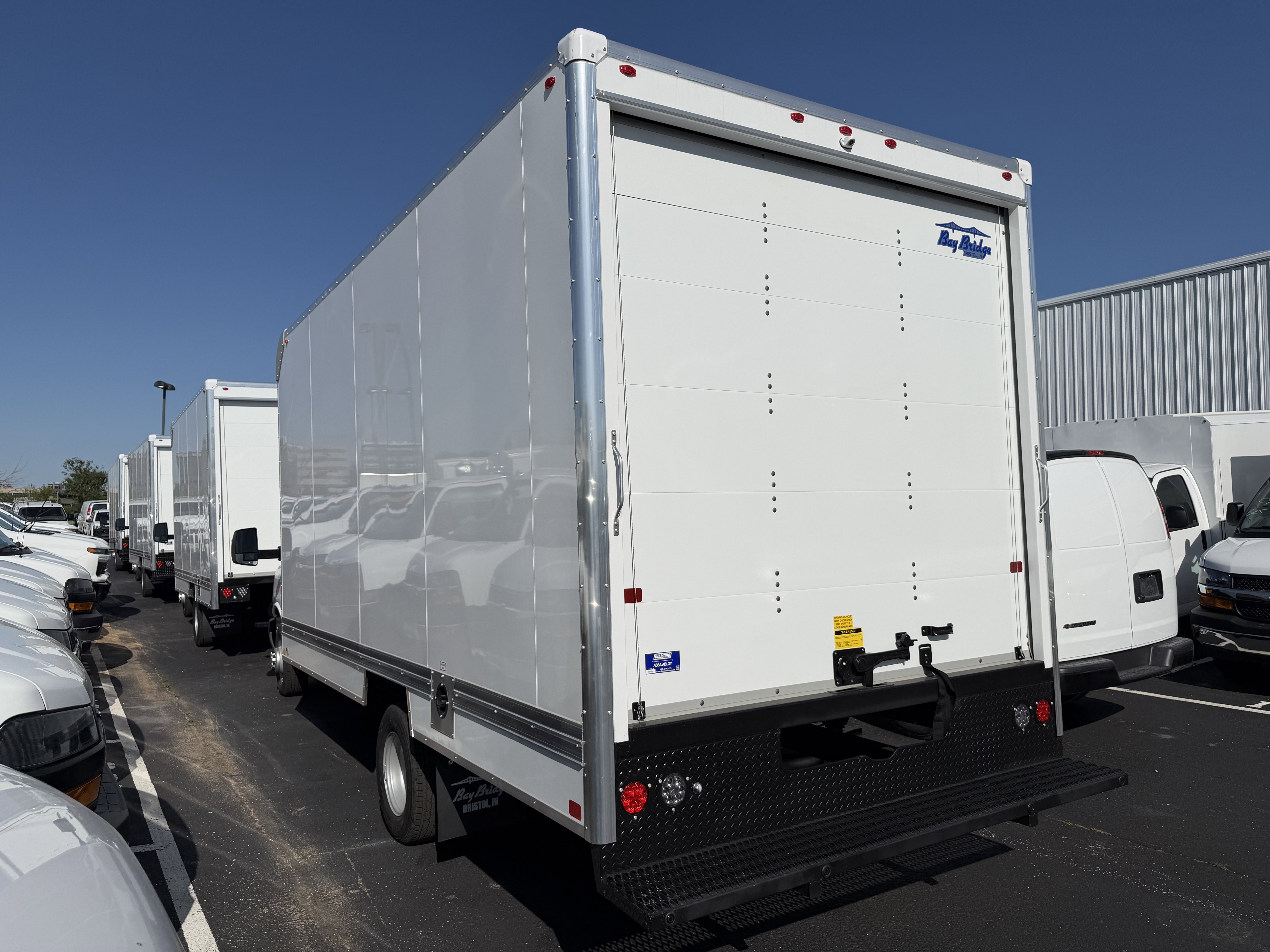New 2026 Summit White Chevrolet 1WT image 5