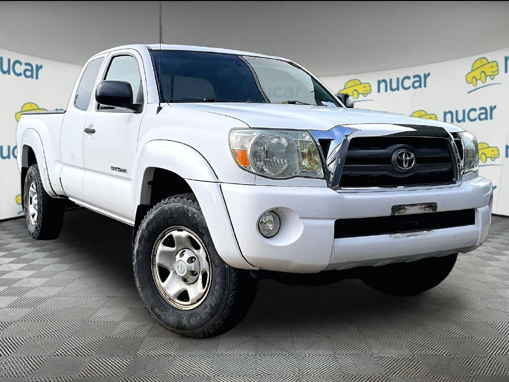 Used 2010 White Toyota Base image 1