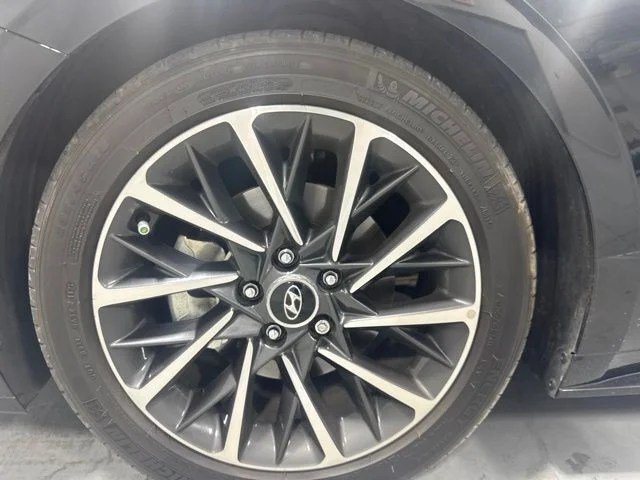Used 2020 Black Hyundai Limited image 11
