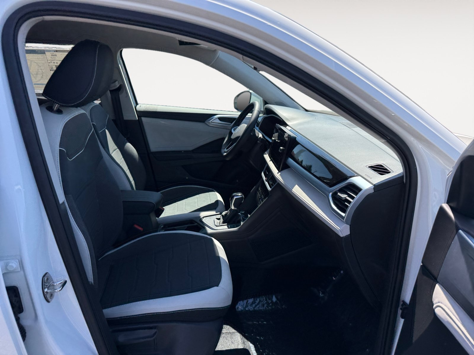 New 2026 Pure White Volkswagen SE image 19