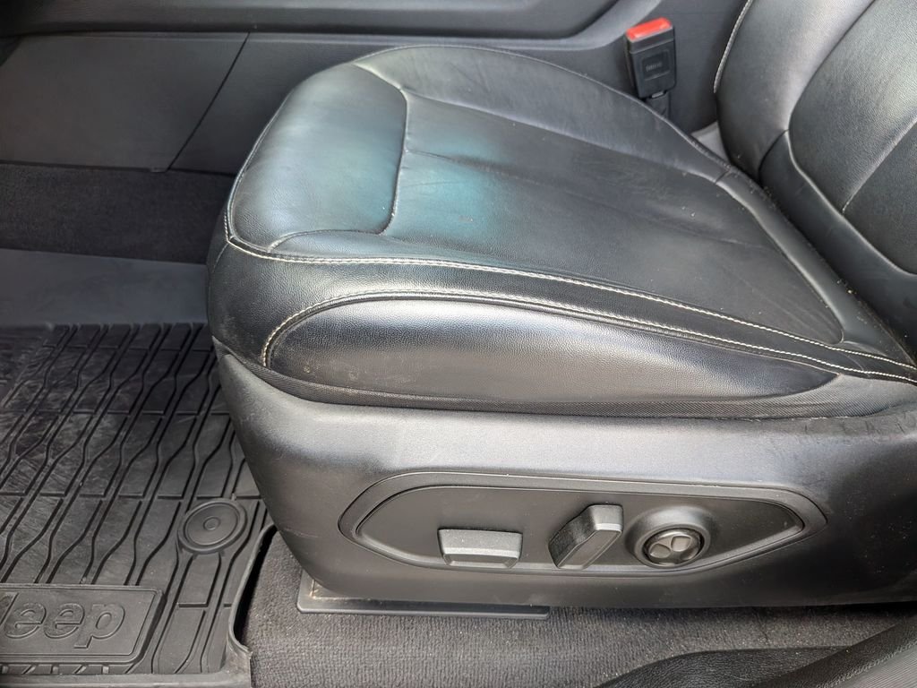 Used 2021 Gray Jeep Limited image 15