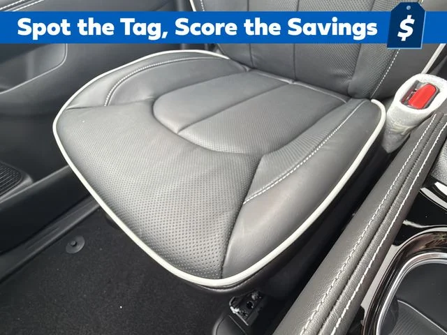New 2026 Diamond Black Crystal Pearl-Coat Exterior Paint Chrysler Limited image 24