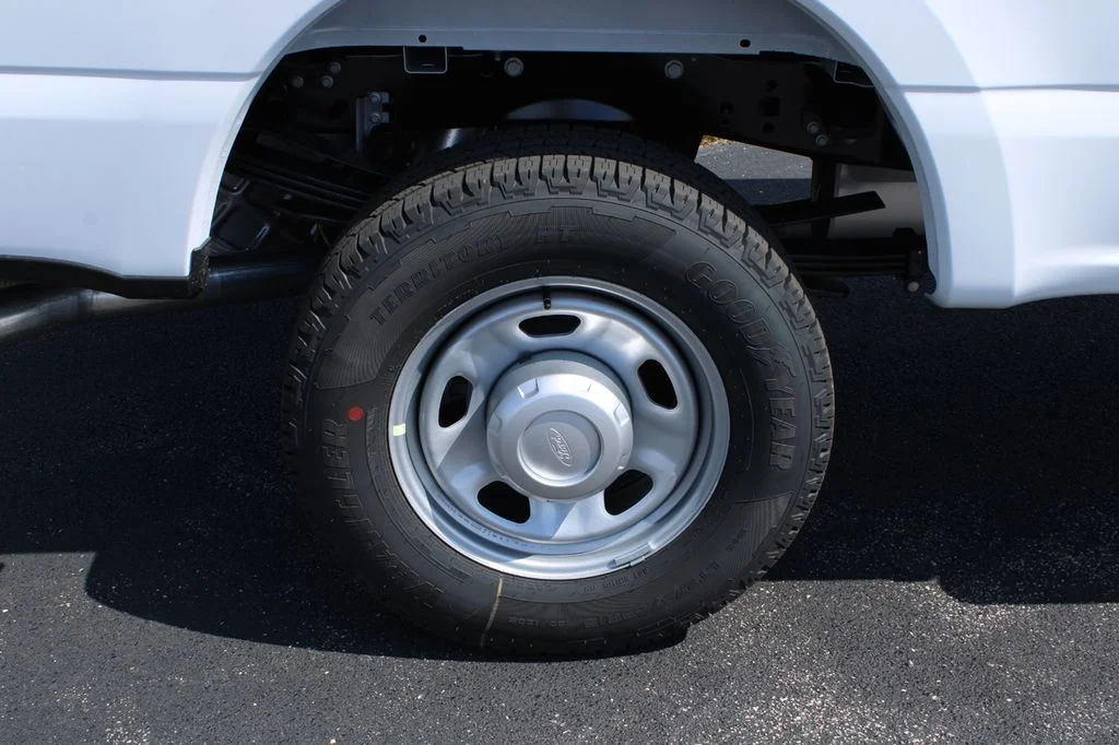 New 2027 Oxford White Ford F-350® XL image 18