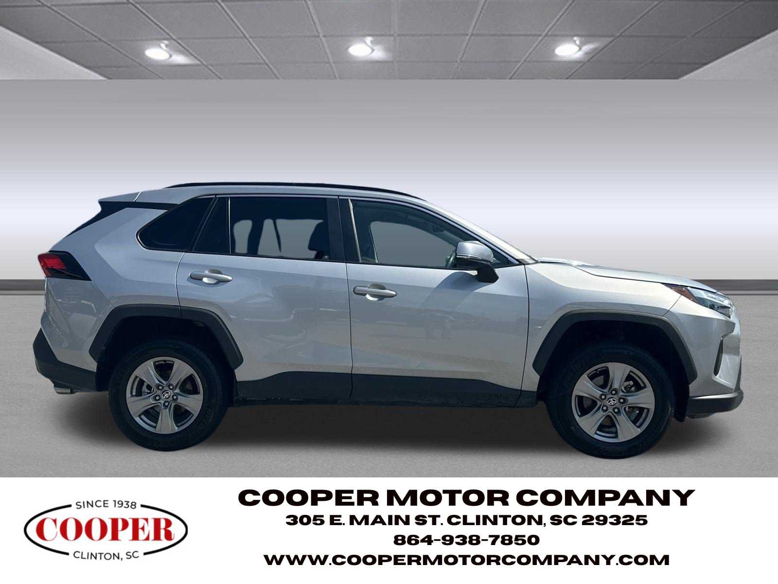 Used 2025 Silver Sky Metallic Toyota XLE image 6