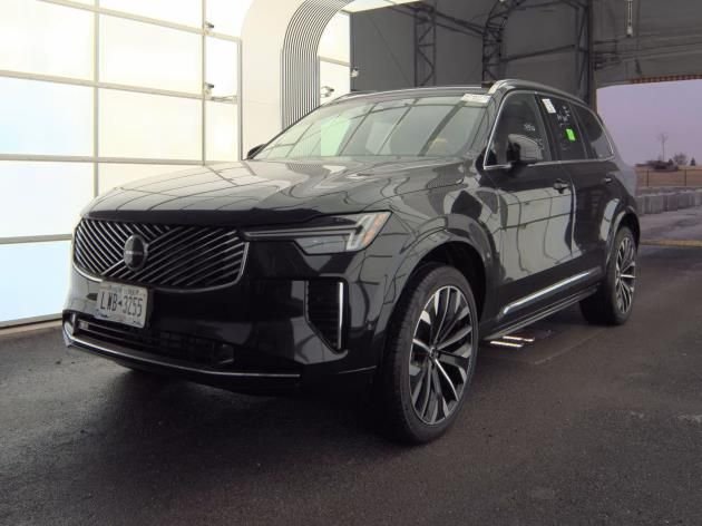 2025 Volvo XC90 B5 Plus Bright 4WD's photo