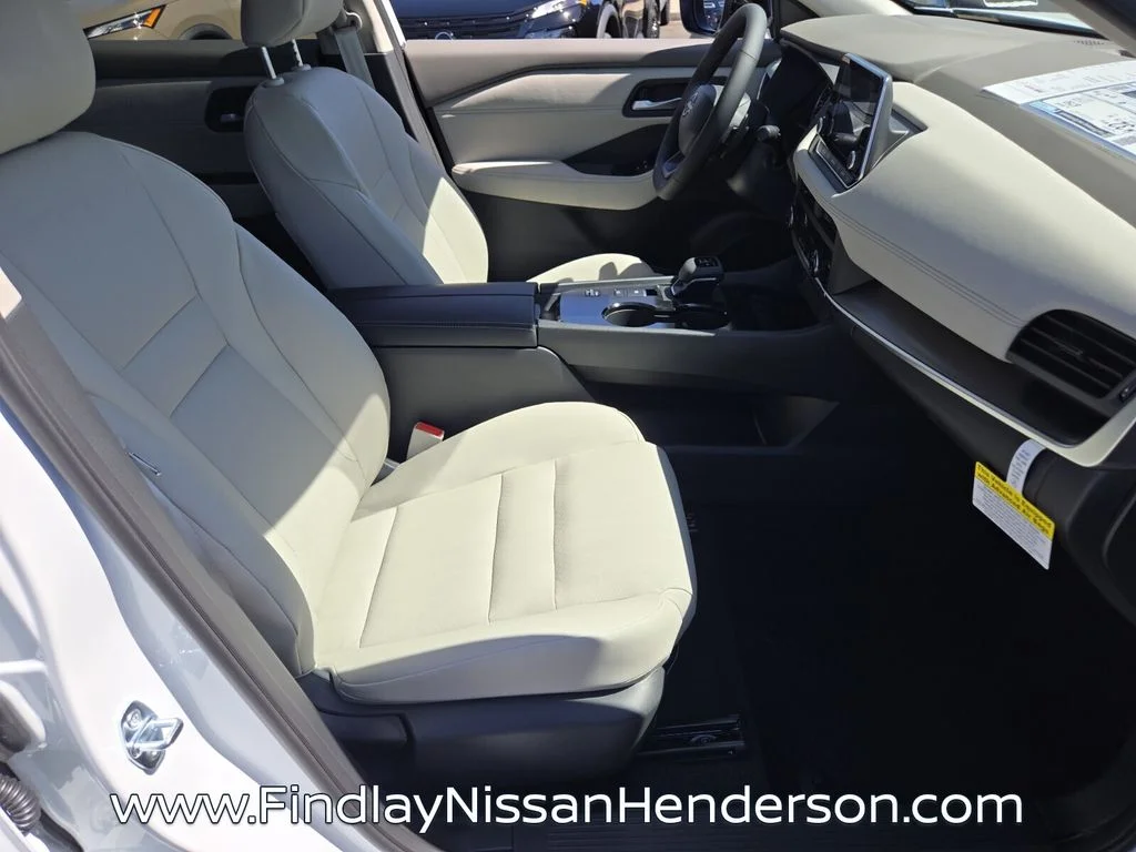 New 2026 Everest White Pearl TriCoat Nissan Dark Armor™ image 18