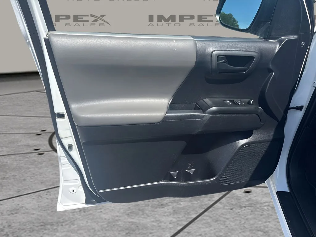 Used 2019 White Toyota SR image 20