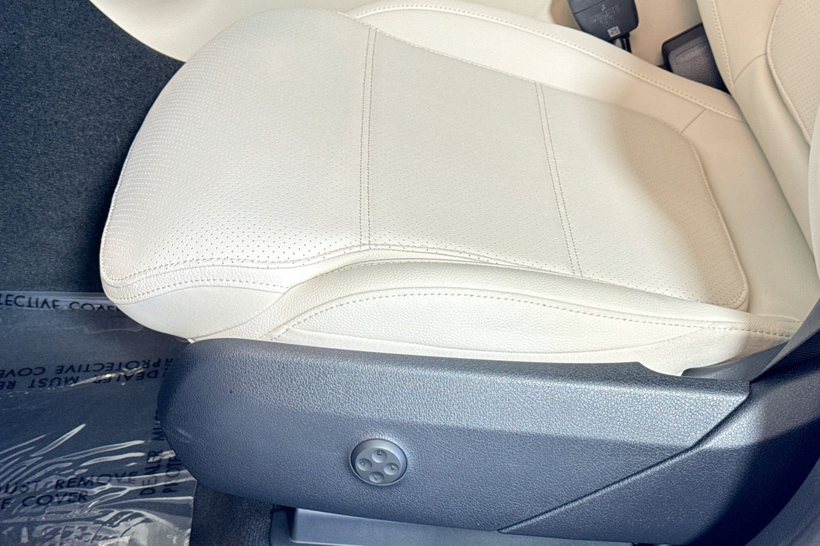 New 2026 Polar White Mercedes-Benz GLC 300 image 17