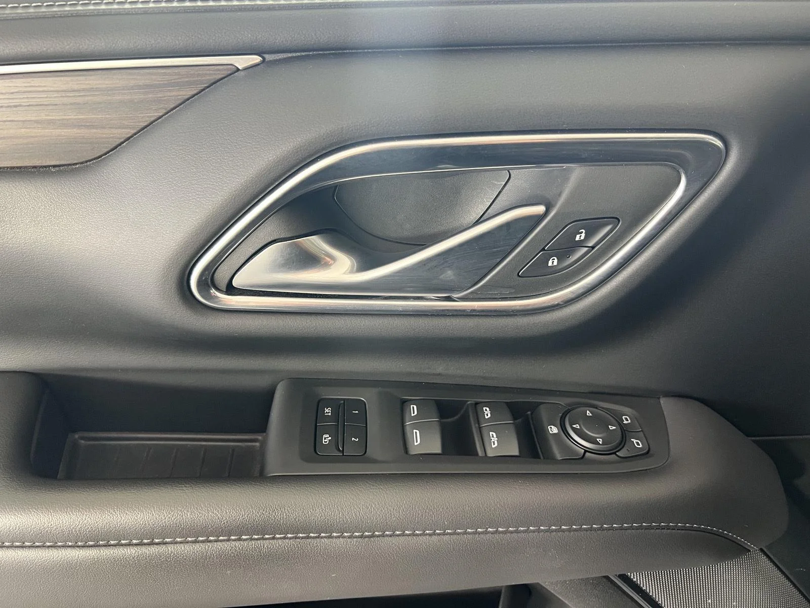 Used 2022 Satin Steel Metallic Chevrolet Z71 image 9
