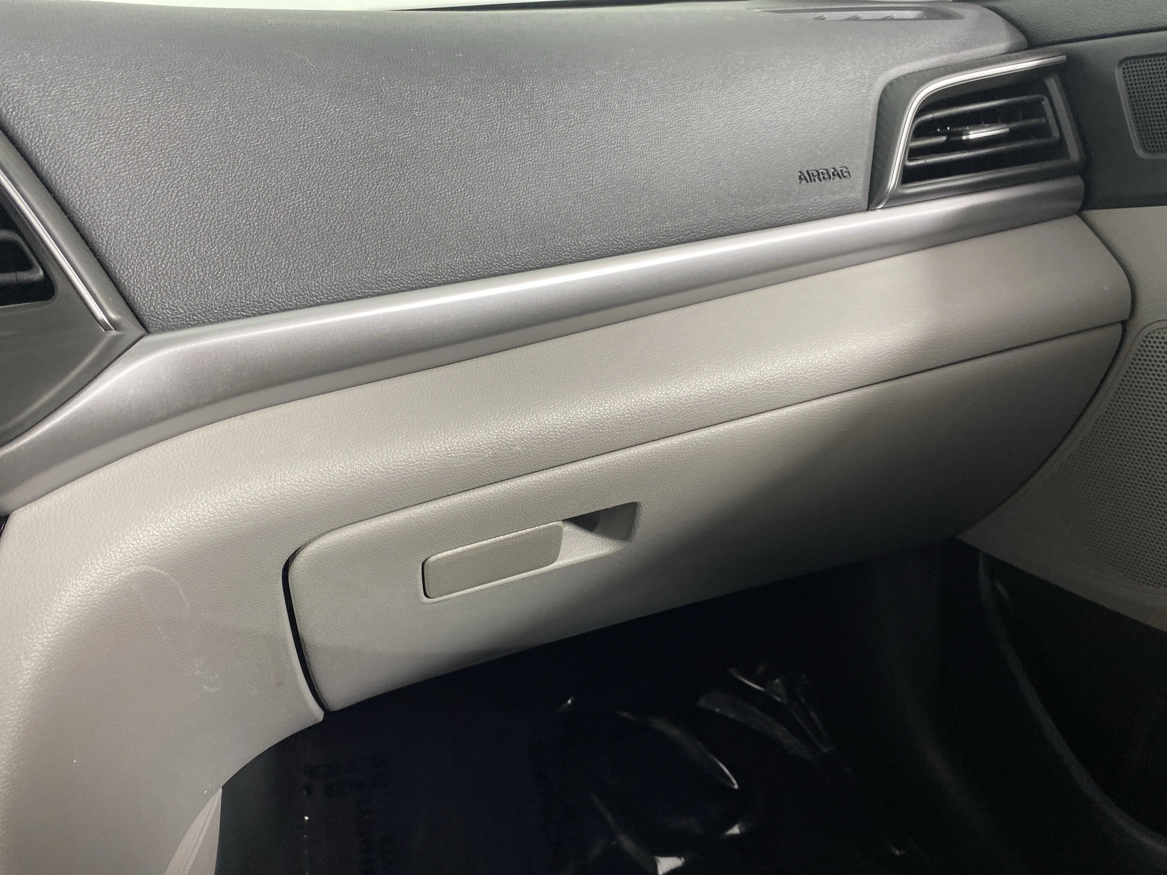 Used 2020 Stellar Silver Hyundai SE image 27