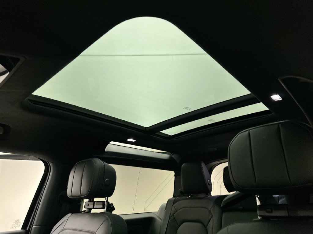 New 2026 Santorini Black Land Rover V8 image 11