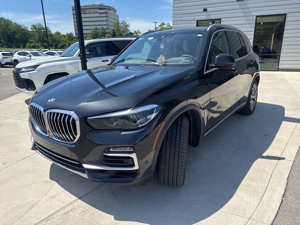 Used 2019 Black Sapphire Metallic BMW xDrive40i image 3