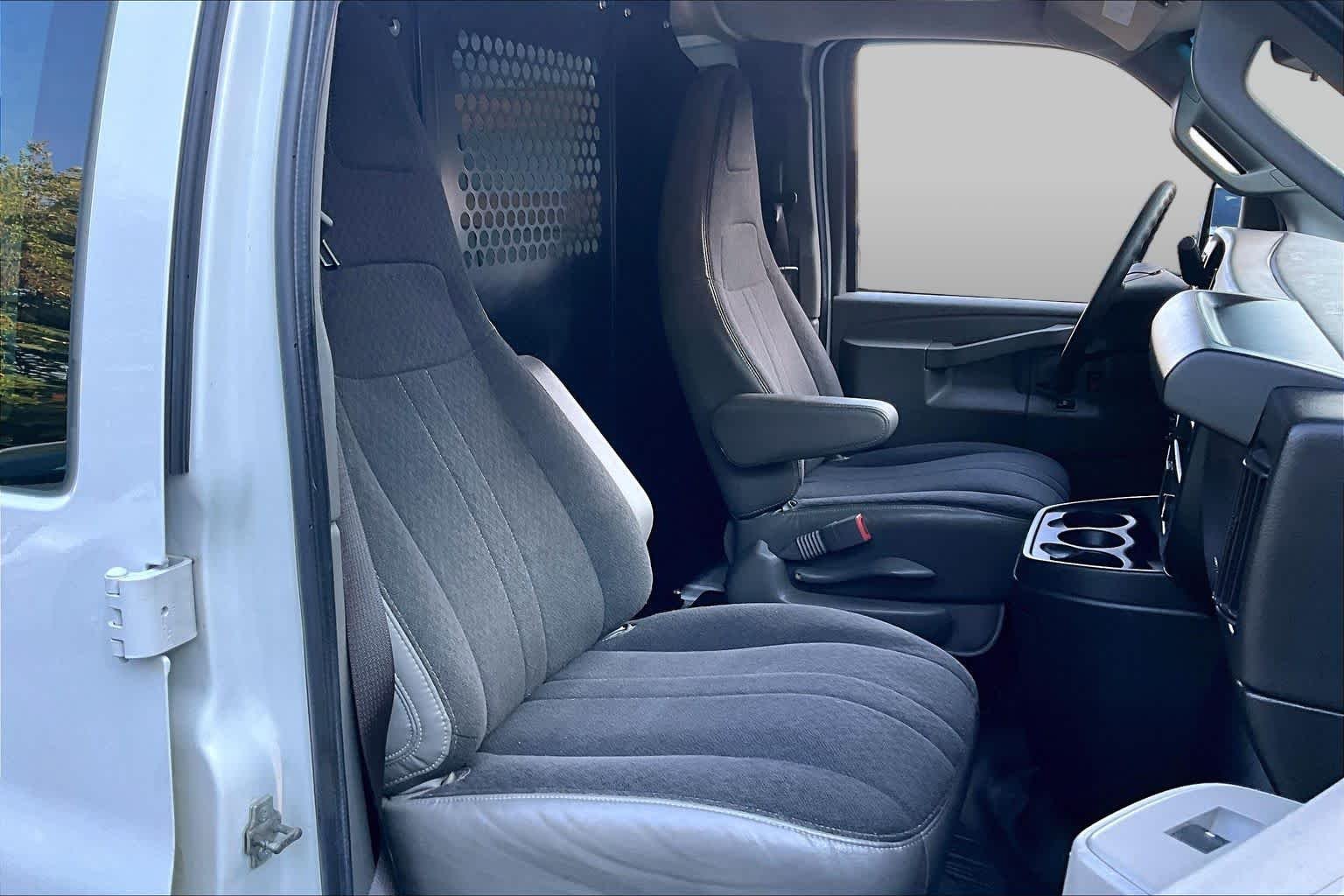 Pre-Owned 2022 GMC Savana Cargo Van