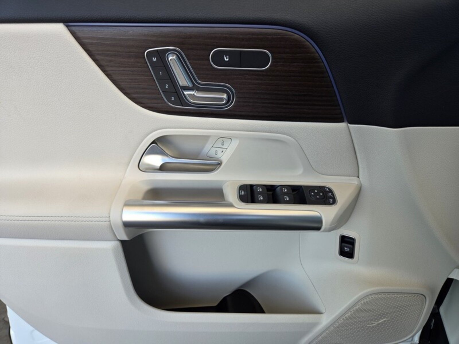 Certified Used 2026 Polar White Mercedes-Benz GLA 250 image 23