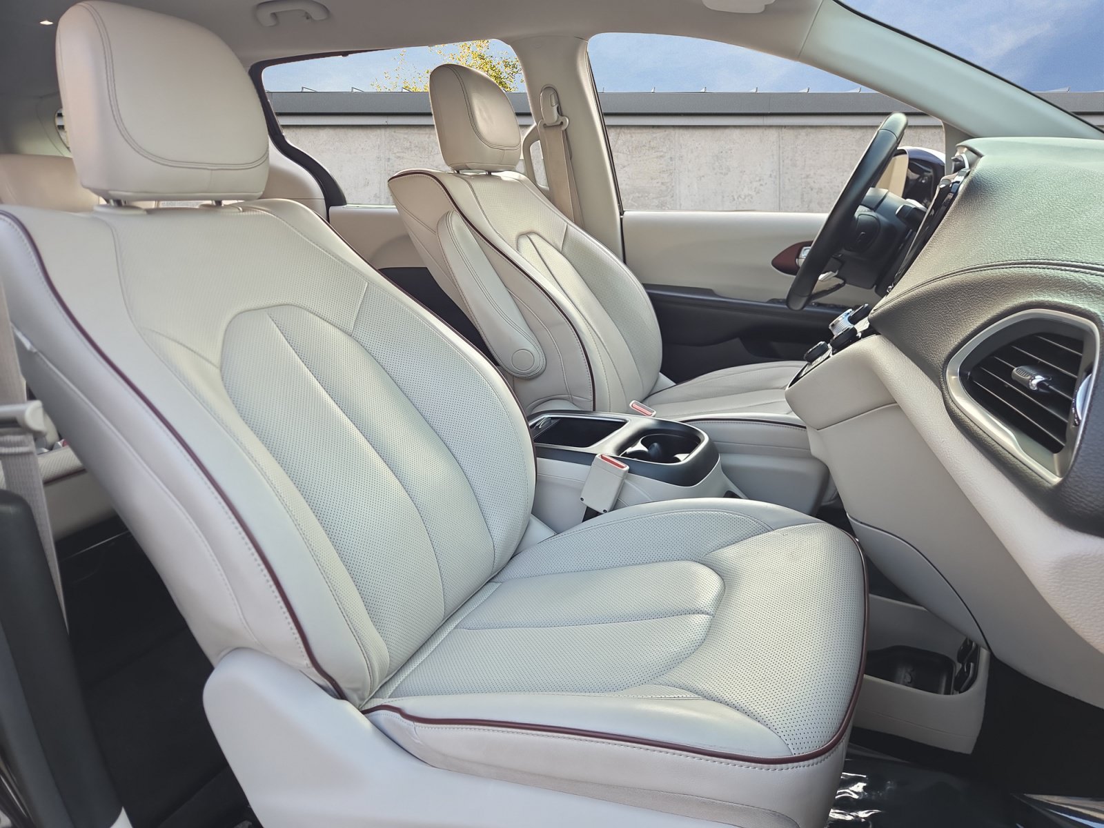 2019 Chrysler Pacifica Limited - Photo 15