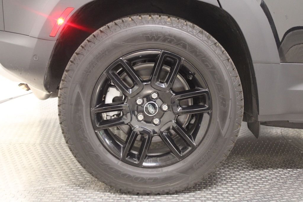 Used 2025 Black Land Rover S image 13